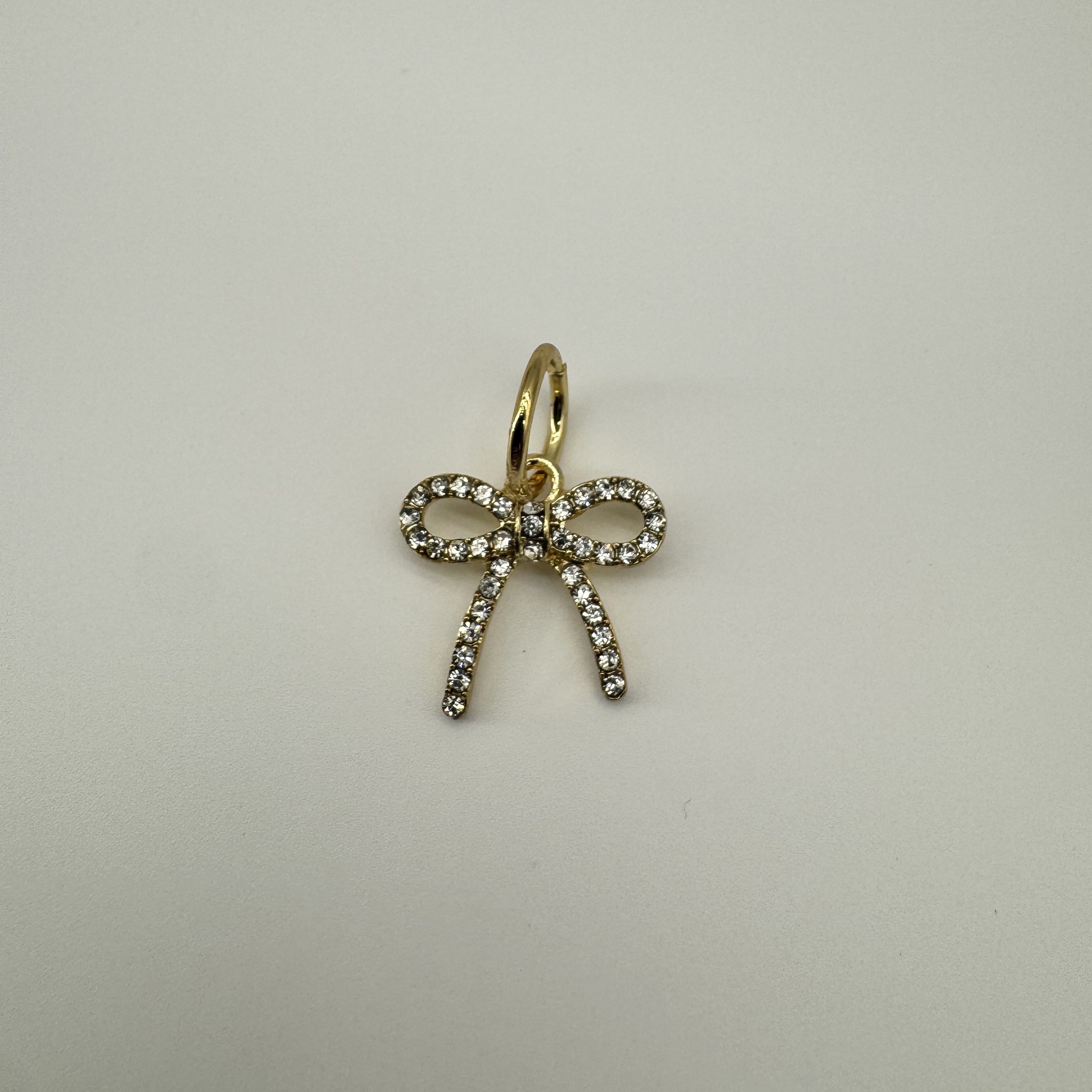 T26322 Strass Bow Charm