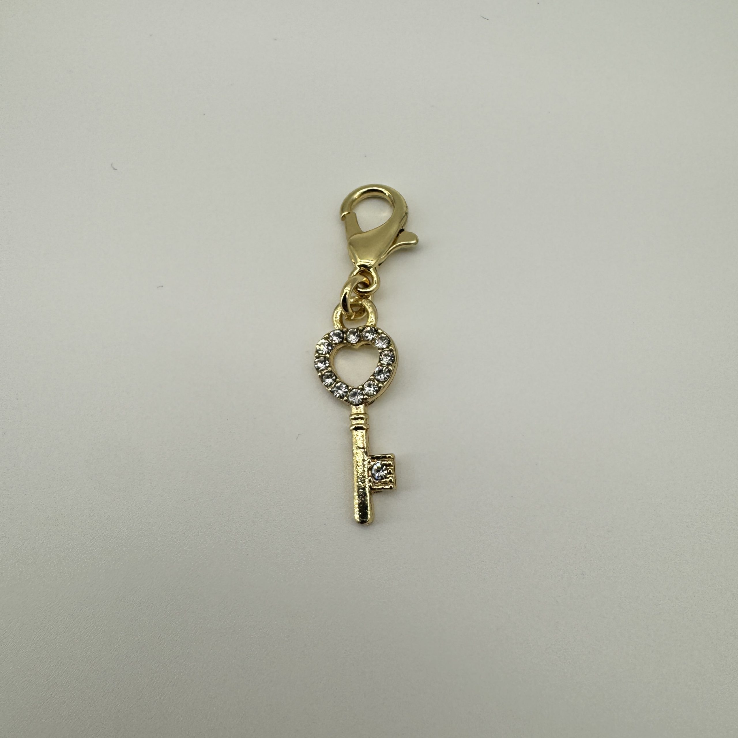 T26330 Strass Key Charm