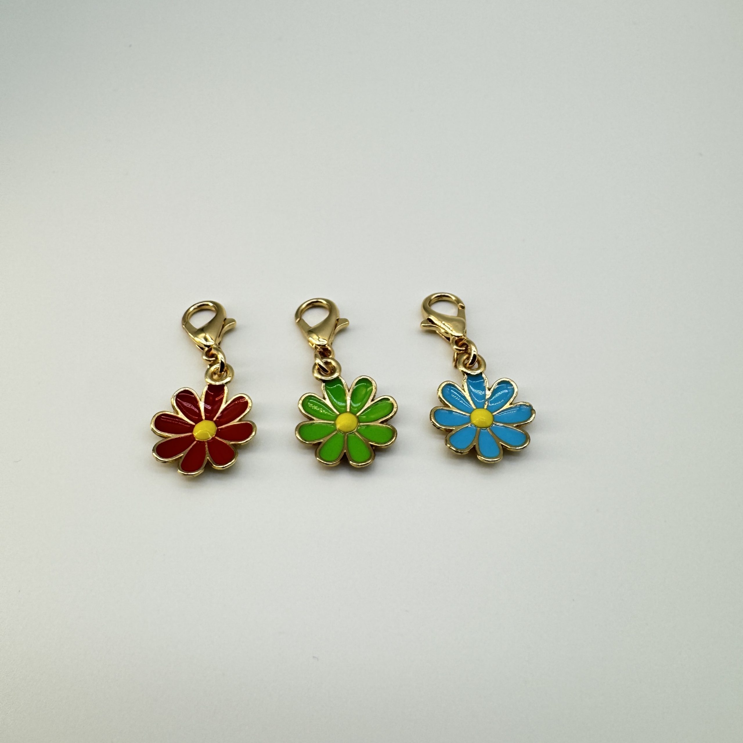 T26347 Enamel Alloy Daisy Charm