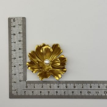 T25110 Pearl Zinc Alloy Flower