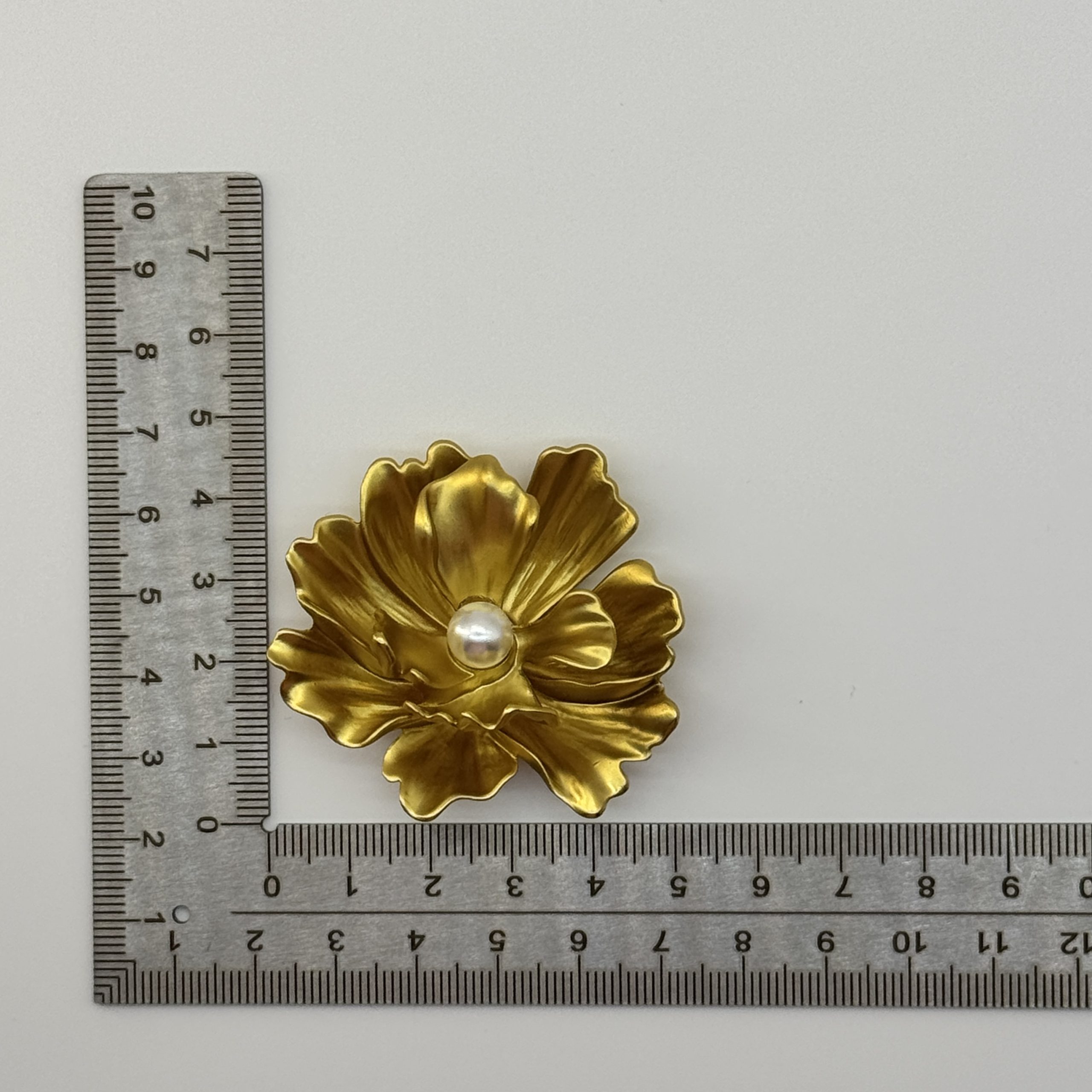 T25110 Pearl Zinc Alloy Flower