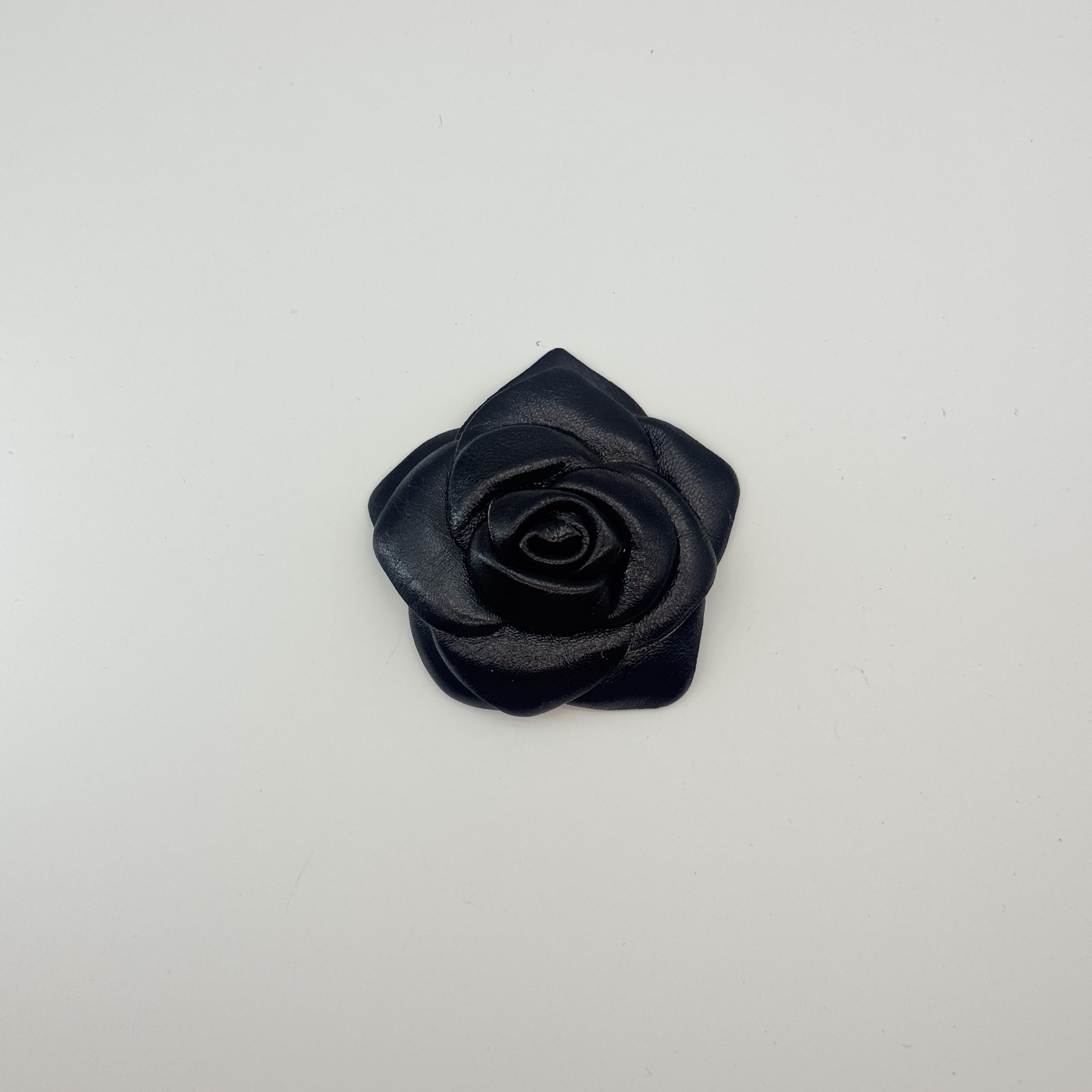 T26479 Leather Rose Flower Ornament