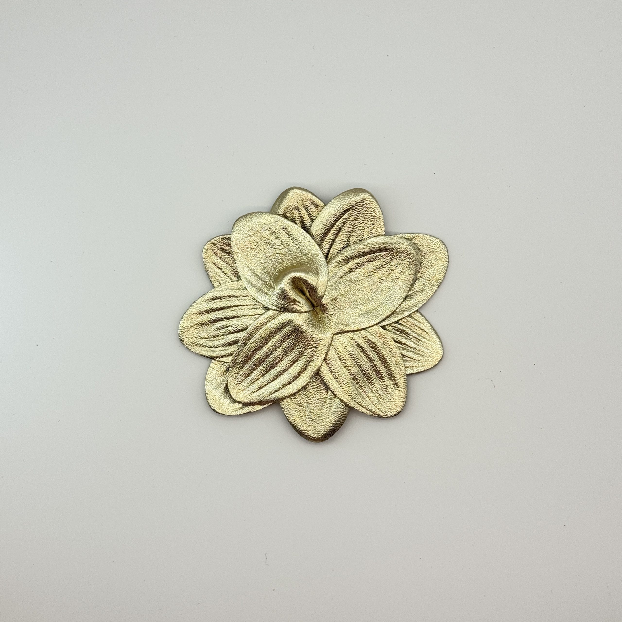 T26475 Leather Flower Ornament - Image 3