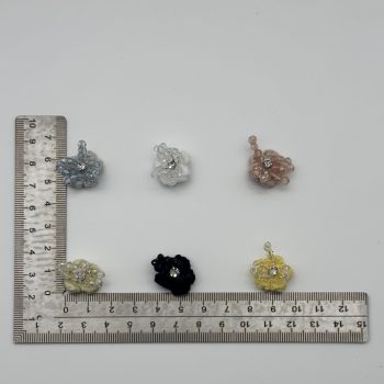 T26430 Piccoli fiori di perline con strass