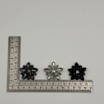T26434 Ornamenti floreali con strass