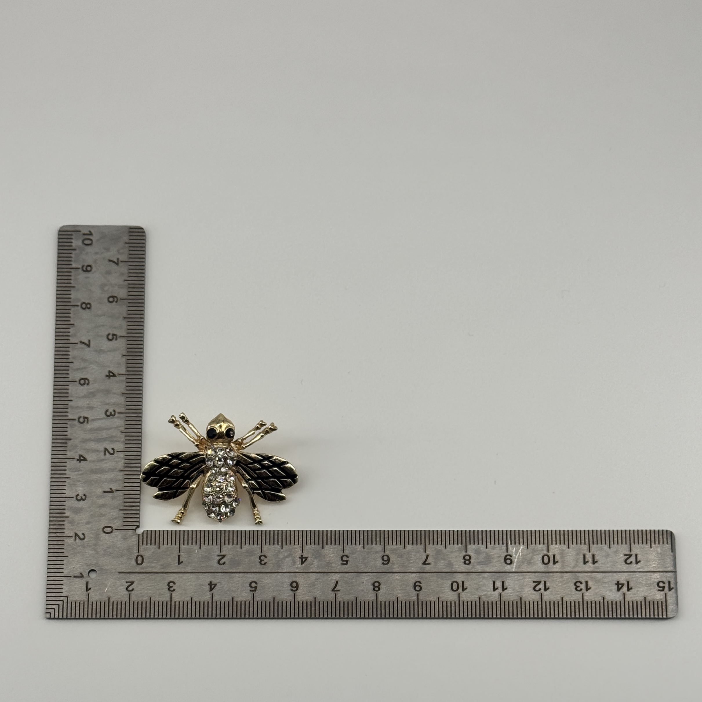 T26313 Bee Decorative Ornament - Image 2