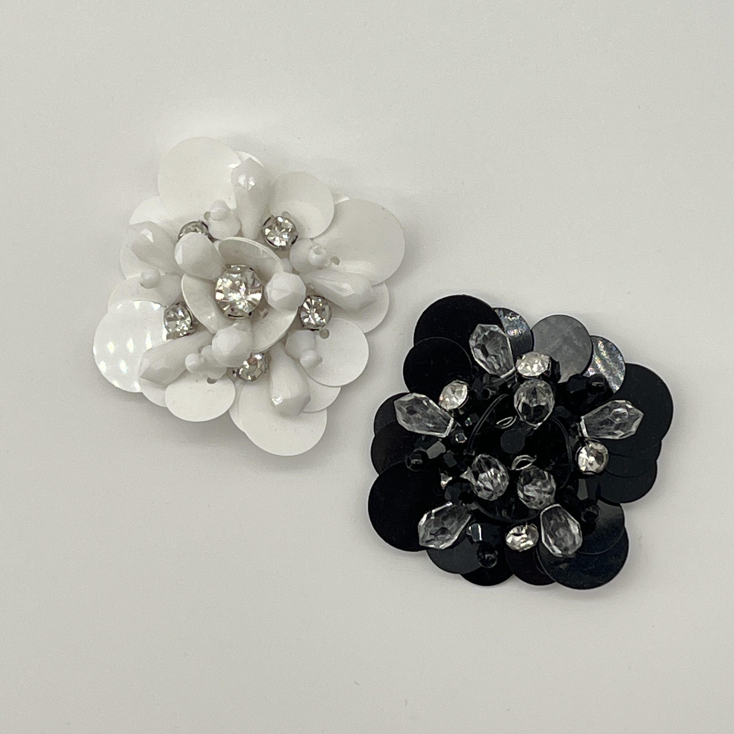 T26425 Fiori quadrati di strass