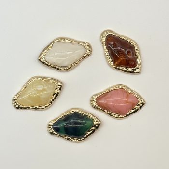 T25261 Irregular Resin Ornament