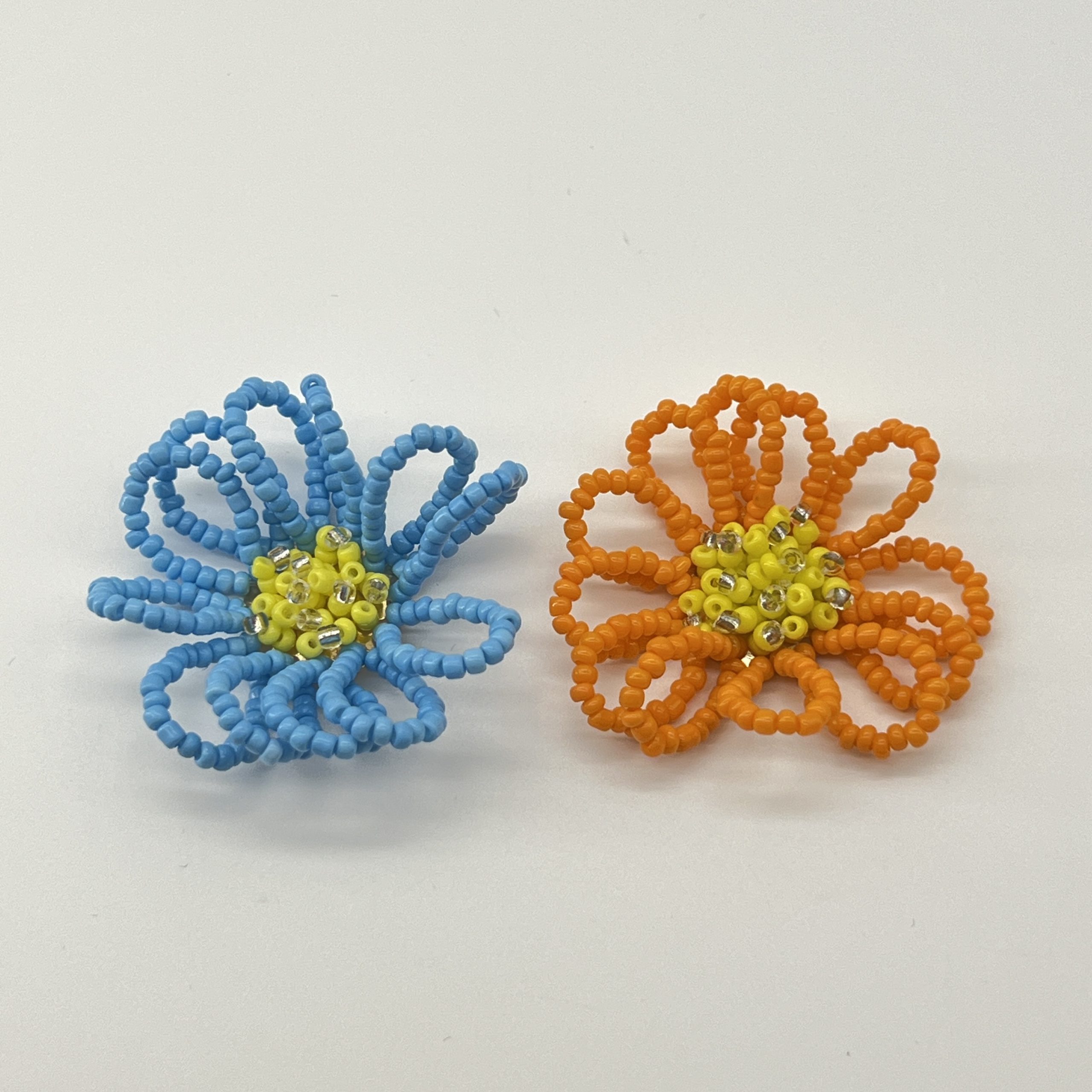 T26417 Seed Bead Flower Ornament - immagine 2