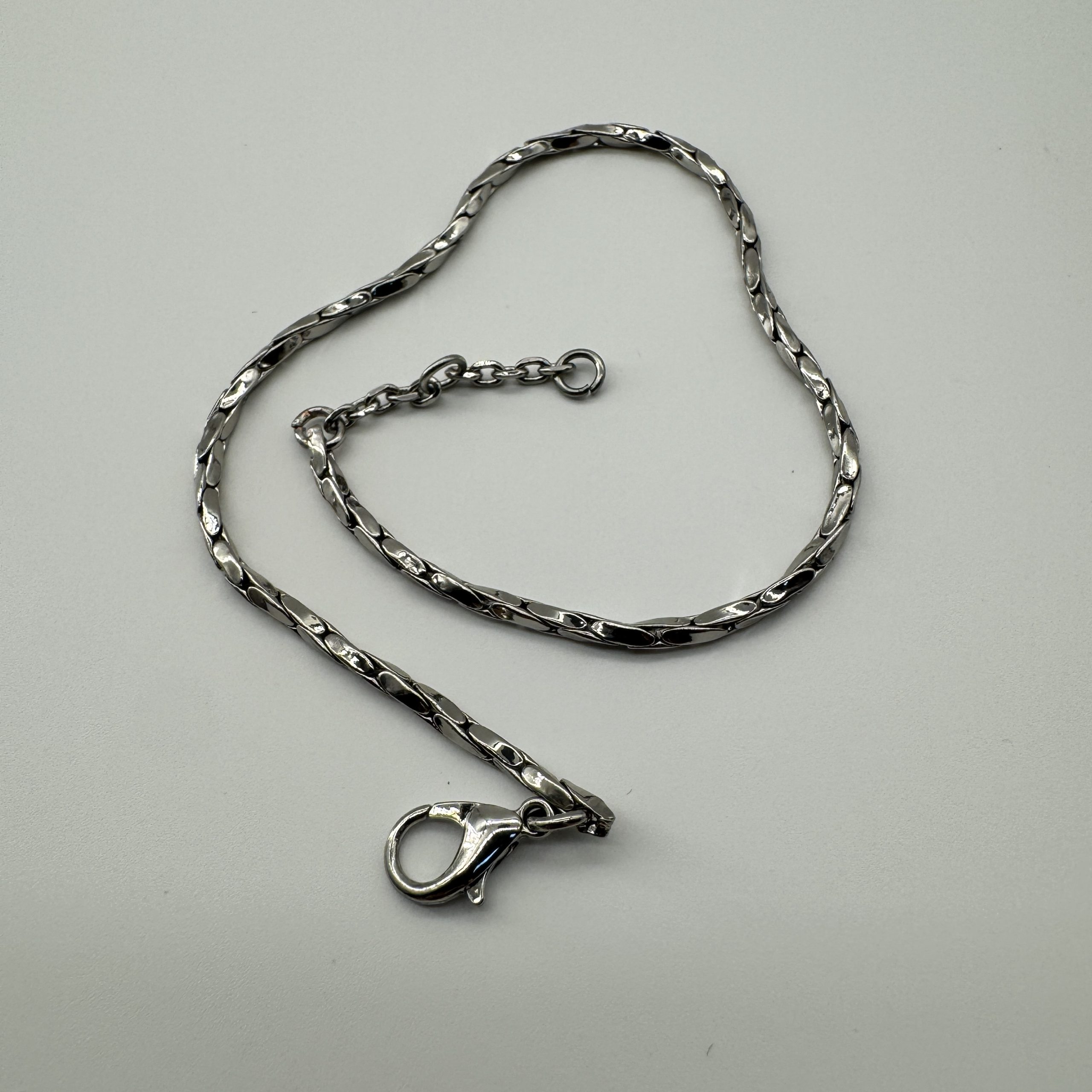 T25323 Twisted Chain Ornament