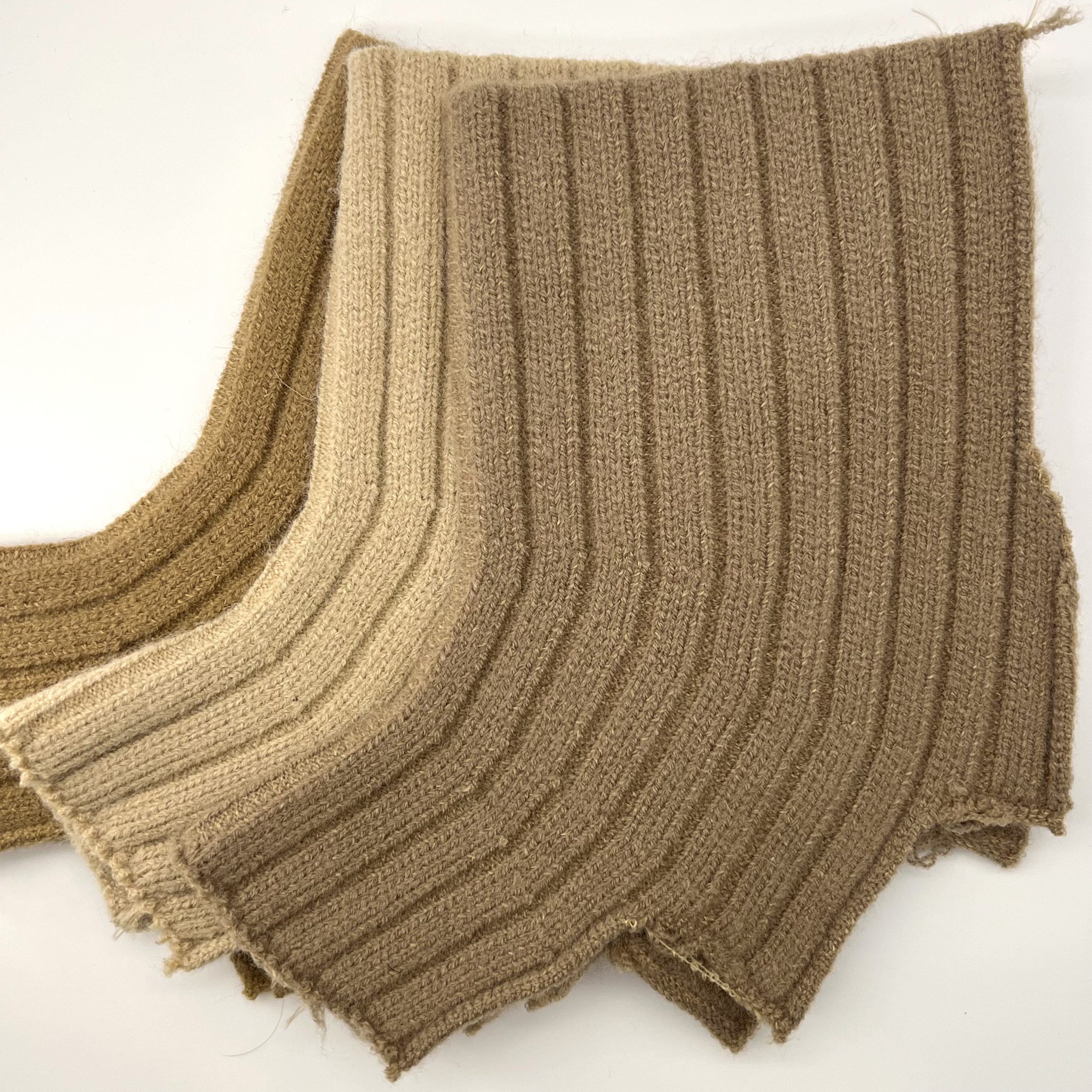 T25453 Curved Ribbed Knitted Upper