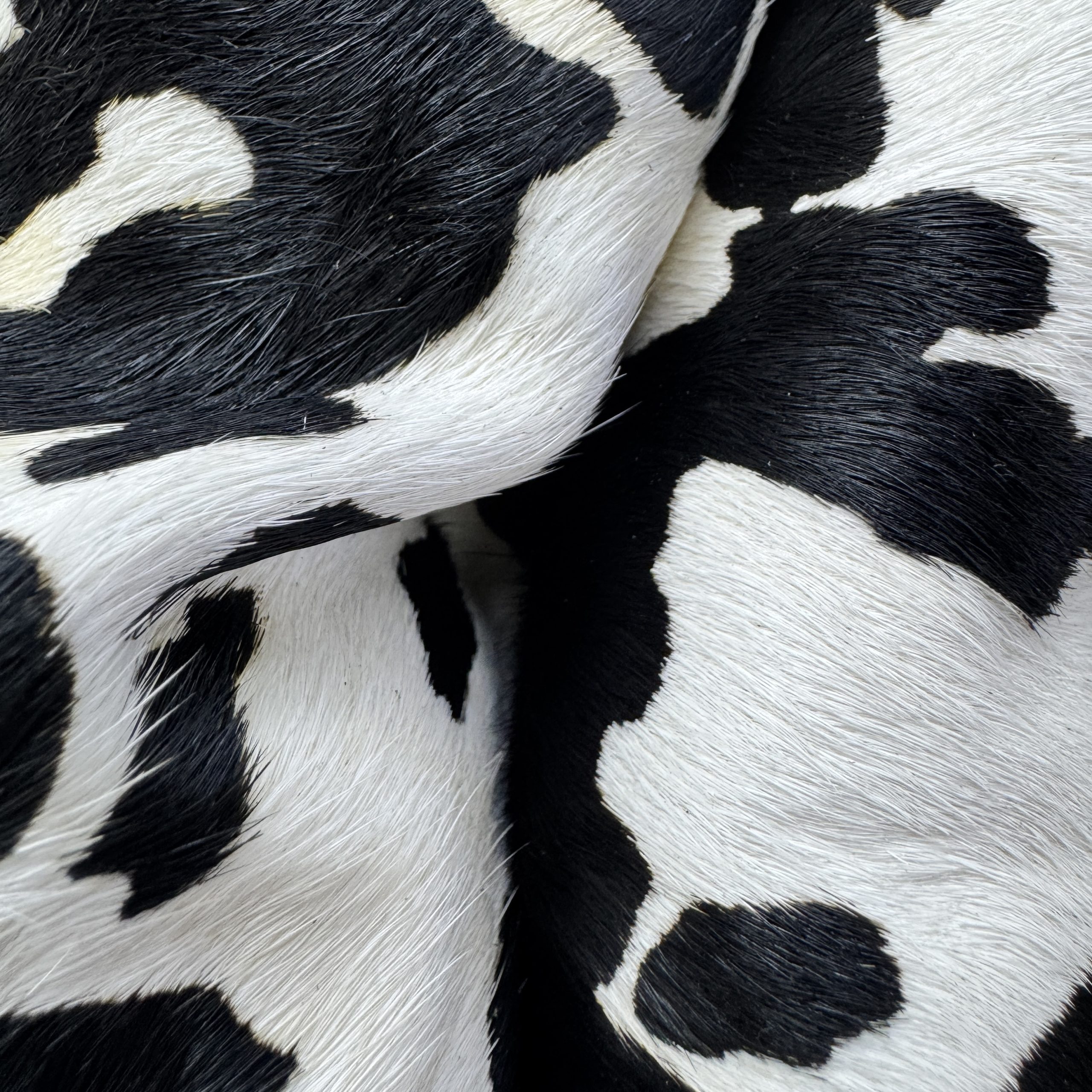 T26513 Spotted Cowhide Fur