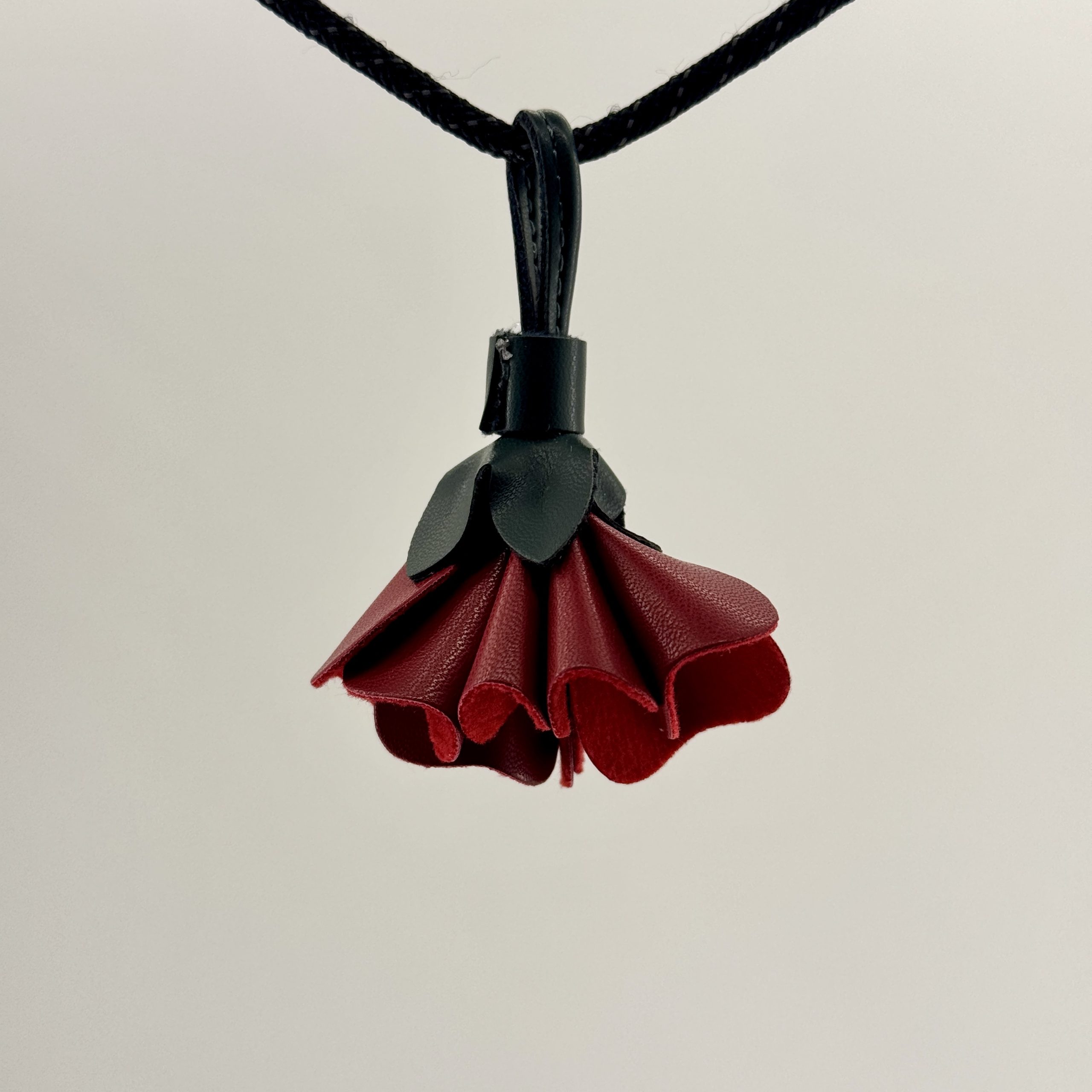 T26596 Hanging Flower Shoe Charm